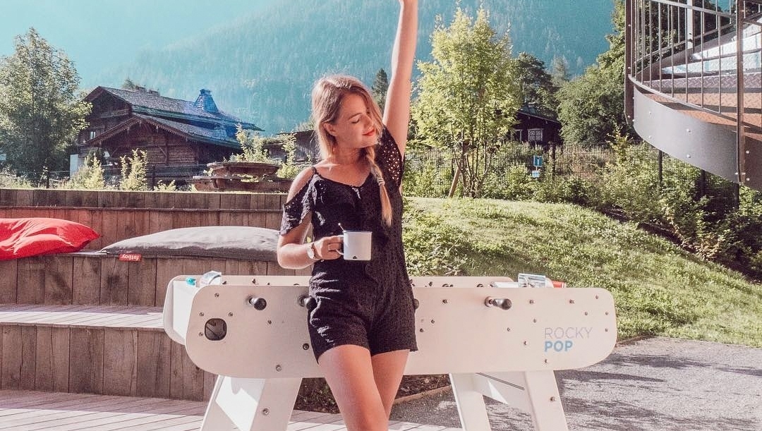 asaguestfr's tweet image. #FridayMotivation

➡️ Direction RockyPop Hôtel, situé aux abords de Chamonix ✨

Pause gourmande avec as a Guest : une pizza offerte à partager pour deux et des verres de bienvenue offerts 🍸️🍕

#asaguest #rockypop #chamonix #tourisme #hotel