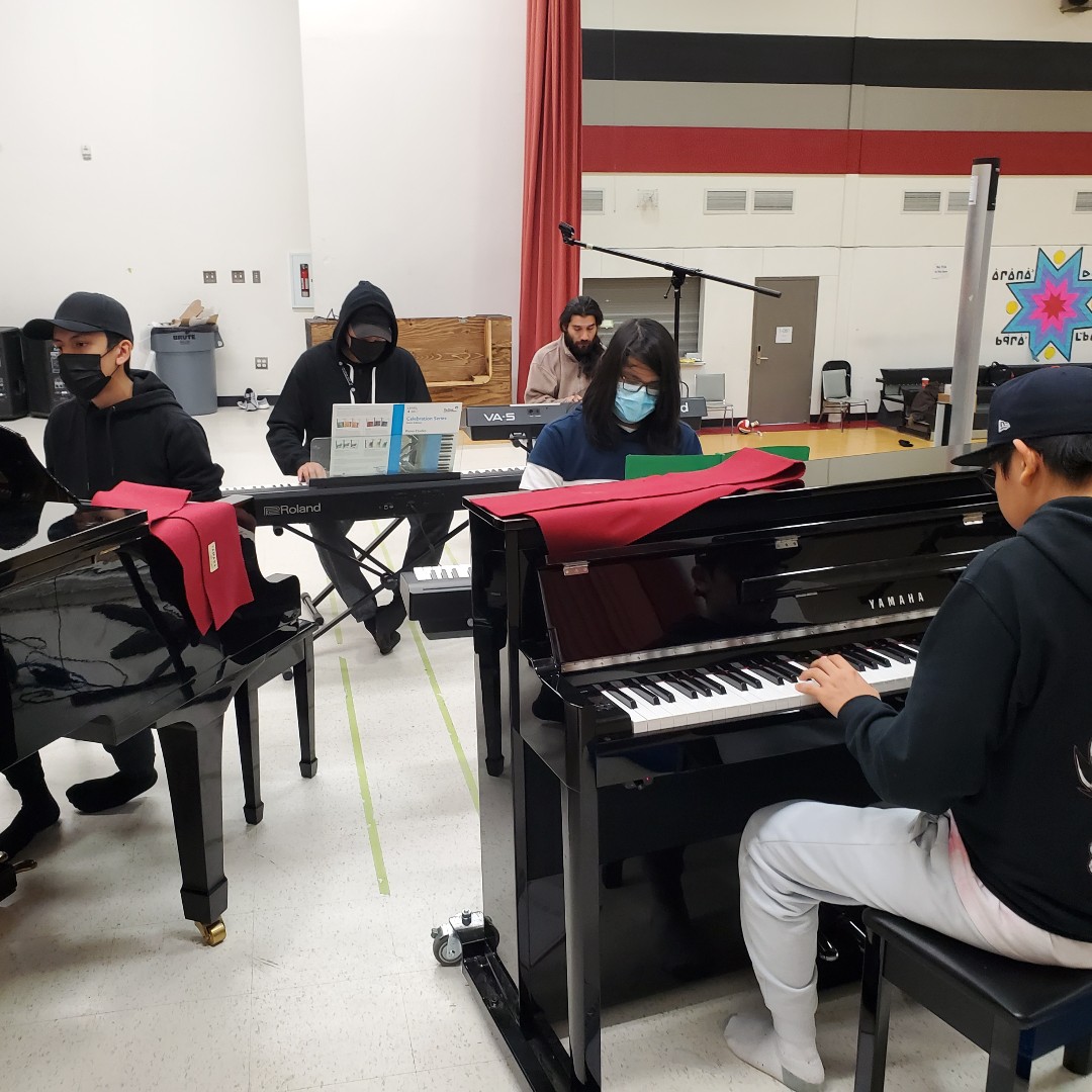 artscancircle's tweet photo. Our 10 Week Piano Tutoring Workshop in Pikangikum has wrapped up. We'd like to thank our artistic director Morris for his guidance with these young pianists, and congratulations to the youth who participated in the workshop.  

#ArtsCanCircle #MusicWorkshops #IndigenousYouth https://t.co/Jqxk8BgTWL