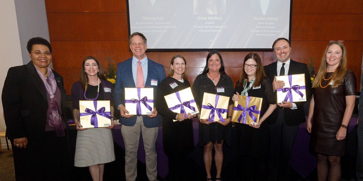 THCAS_Research's tweet photo. 🎉 Congratulations to all the @EastCarolina faculty, including many from #HarriotCollege's @ECU_Biology, Chemistry, @ECUEnglish, and @lang_ecu, who received 2023 University Teaching Awards❗#MakingAMajorDifference
Read more ➡️ https://t.co/G5jwlf2lC8 https://t.co/3dGMWRDM0g