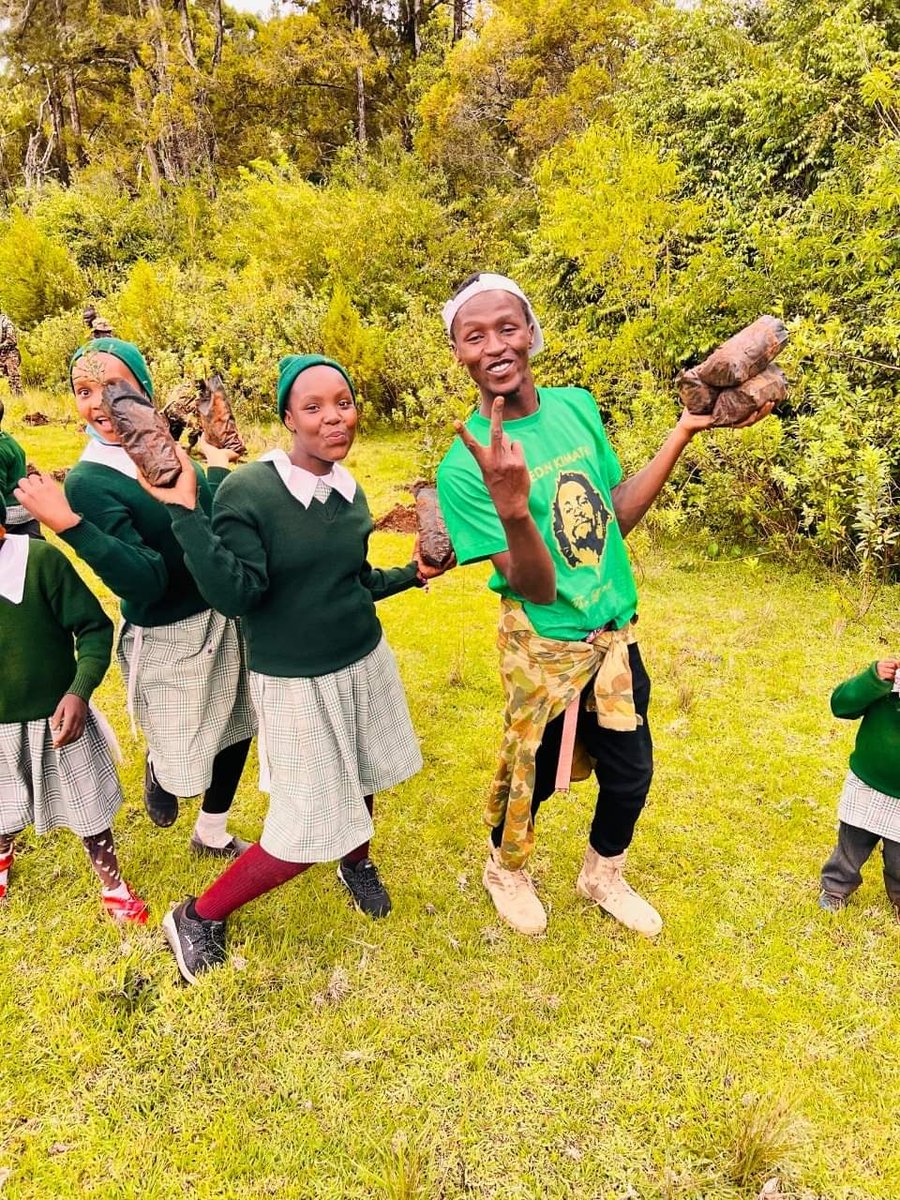 See the happiness that you will experience when you plant trees to save our environment. #Trees4Teddy

@evakimathi @cookswelljikos @KeForestService @lindamazingira @CCF_Kenya @KCBGroup @CKLAfricaltd  @KEFRIHQ @KeEquityBank @ClimateWorks @Karasinga3 @Sdg13Un @Environment_Ke