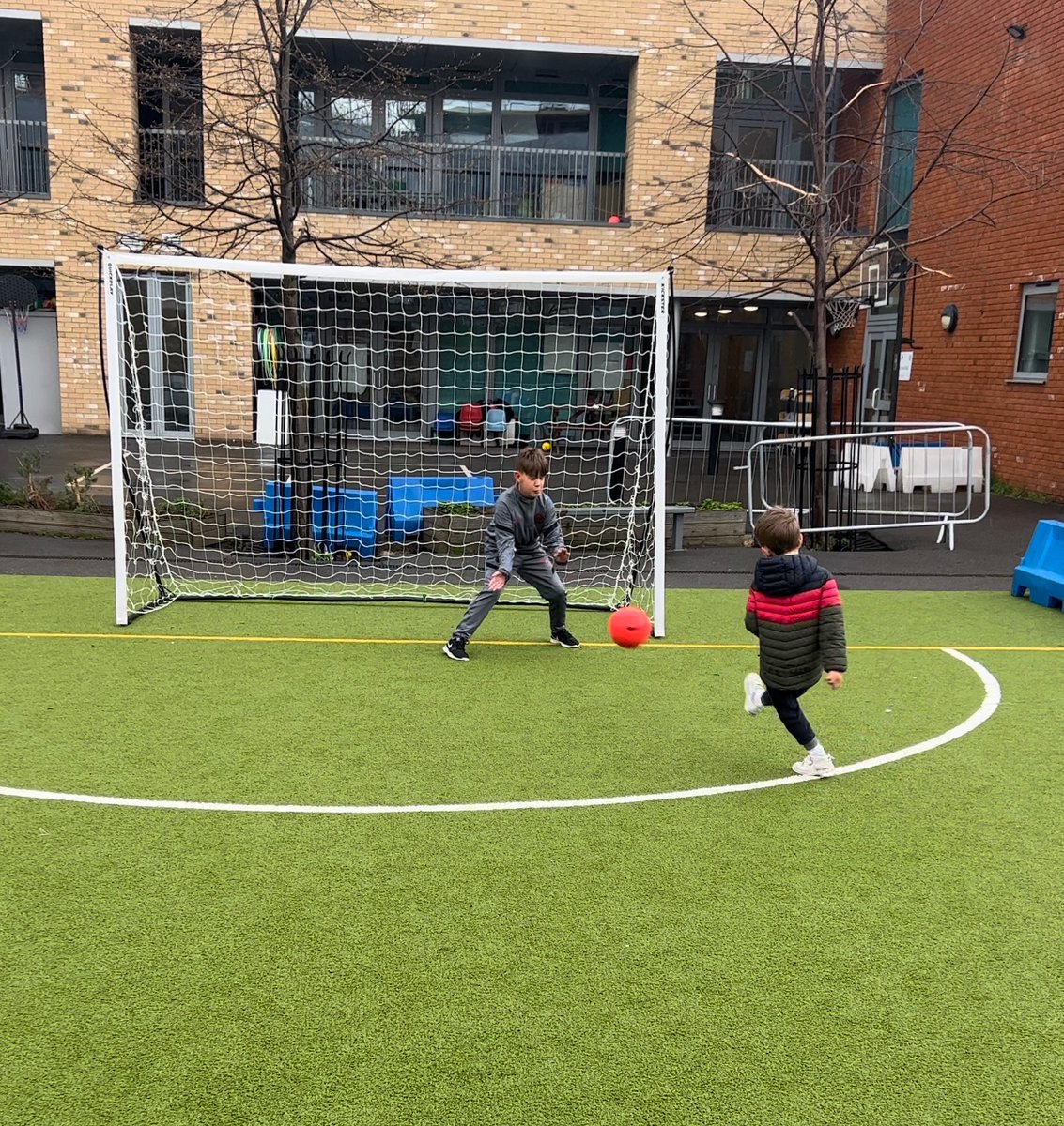 AMSportsAcademy's tweet photo. Throwing, Shooting and Balancing at Camp AMSA @FloreatWands 🤾🏾‍♀️ ☄️⚽️
https://t.co/QCammrI9nw https://t.co/MNES3aehuF