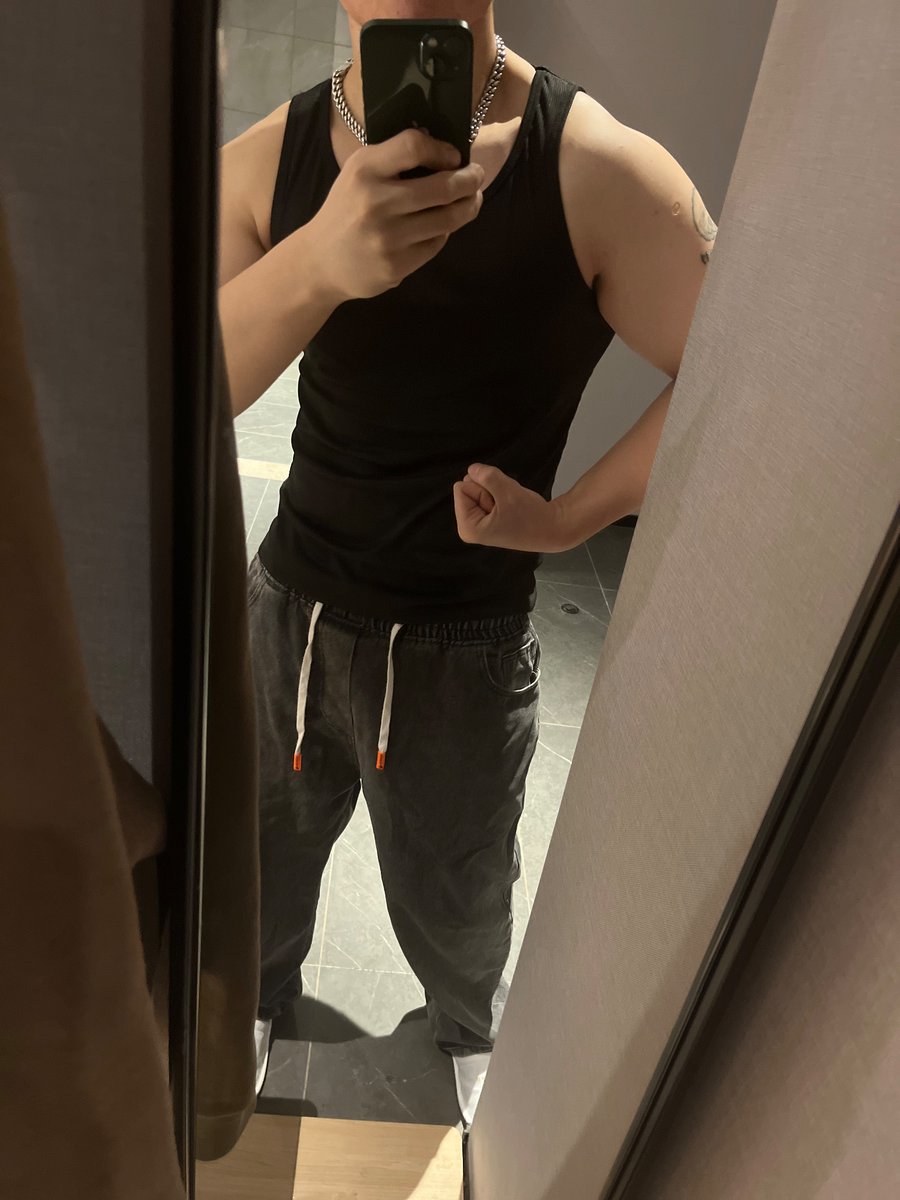 来个京津冀猛的肌肉男较量较量床上摔跤 看谁更猛