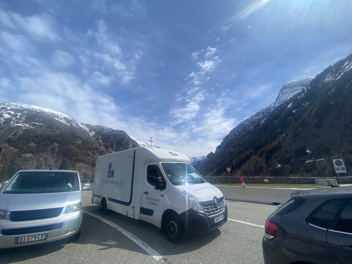 Waiting for the Mont Blanc tunnel 🚛 🇮🇹

#TeamEHL #freight #airfreight #LHR #urgent #transport #logistics #specialists #london #healthcare #installation #2man #crane #roadfreight #transportation #relocation #medical #delivery #collection #whitegloveservice #warehousing
