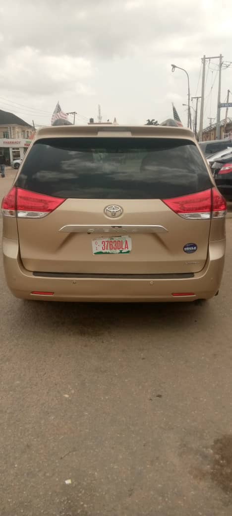 ObuleAutoLtd's tweet image. Ride in style and comfort with the Toyota Sienna 2013 XLE! 🚙💨💺 Affordable luxury at its finest, priced at 11.5 million. For more details about the car 📞 08141592890 or send us a Dm

#ToyotaSienna #XLE Banana island - Sportybet - palmpay