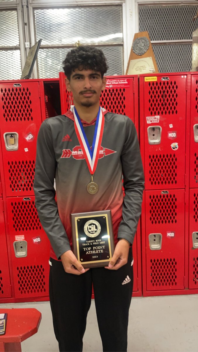 MacTrackNation's tweet image. Johnny Chavez District MVP hard worker and the face of the program 🗣ATHLETE OF THE YEAR
#ISTANDONTHAT