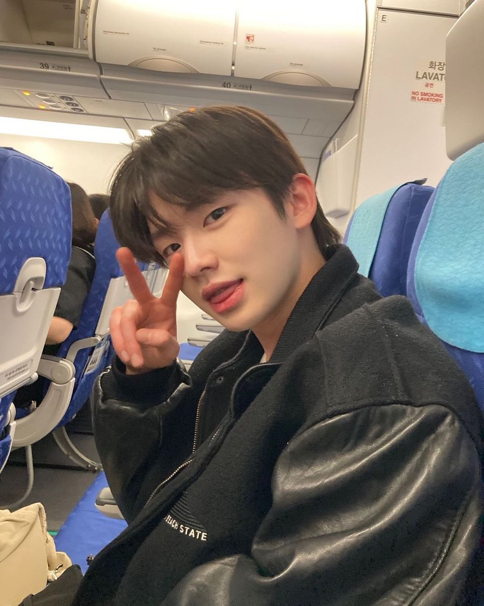 [ 💬 ] lunedaeul IG update (📸)

: “ไปที่สักทีเพื่อพักใจครับ แป๊บเดียวเอง…
ผมจะพยายามทำความสุขในทุกวันให้มีค่ามากขึ้นนะครับ!”

( #BOYSPLANET #보이즈플래닛 
#LEEDAEUL #이다을 )