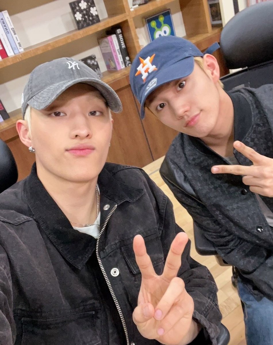 p1harmonyp1ece's tweet photo. [230414] DJ Keeho and Intak on idol korean ♡

#P1Harmony #피원하모니 #P1H #LetsLearnKorean #아이돌한국어 https://t.co/WaIop7c6iI