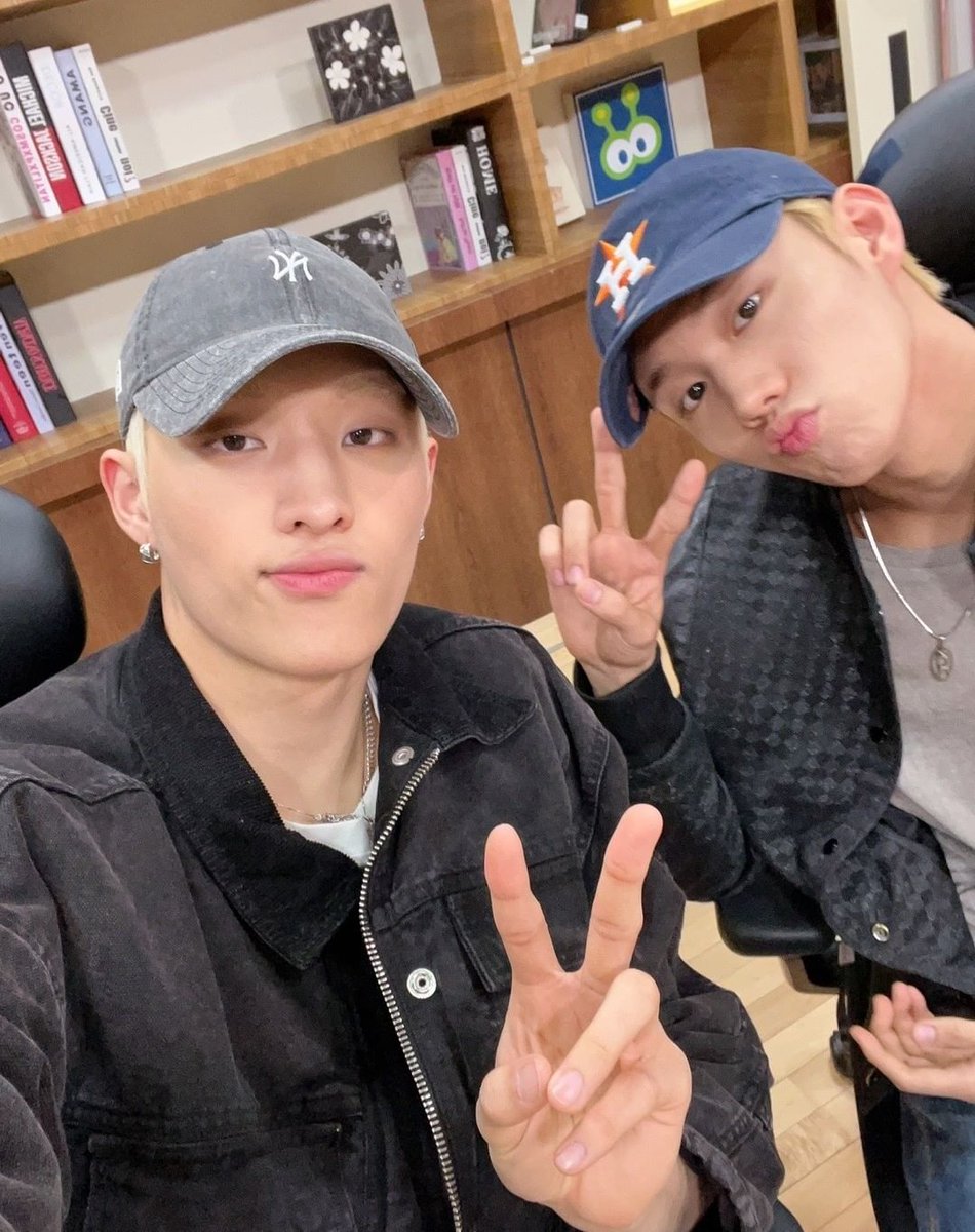 p1harmonyp1ece's tweet photo. [230414] DJ Keeho and Intak on idol korean ♡

#P1Harmony #피원하모니 #P1H #LetsLearnKorean #아이돌한국어 https://t.co/WaIop7c6iI