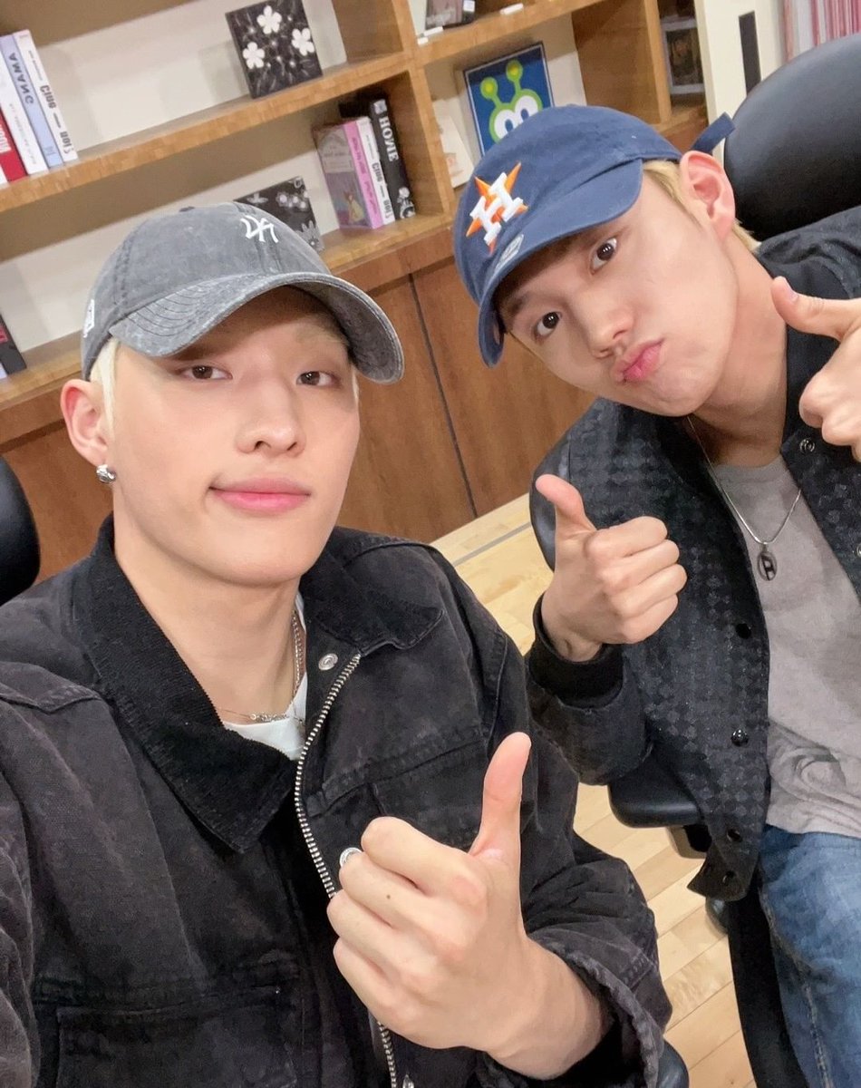 p1harmonyp1ece's tweet photo. [230414] DJ Keeho and Intak on idol korean ♡

#P1Harmony #피원하모니 #P1H #LetsLearnKorean #아이돌한국어 https://t.co/WaIop7c6iI