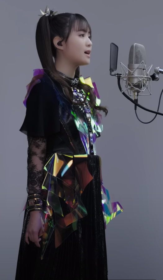 km63094399's tweet photo. SU-METALの声の伸びが凄すぎる。
めちゃブレそうな音程なのにクリアで安定してる
やっぱりMOMOMETAL加わってハーモニー重ねると聞いてて気持ちいい。

#MOAMETAL のFox signしてるの気づいた瞬間の興奮を胸に🥳🥳
#BABYMETAL https://t.co/Djit40rzBT