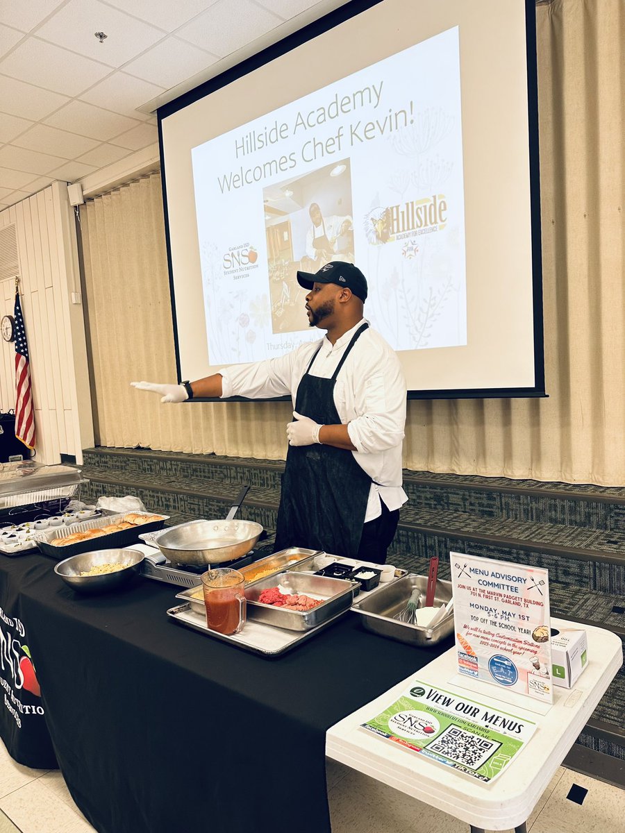 gisdnutrition's tweet photo. Last night #ChefKevin shared dinner ideas and our new #roasted broccoli #harvestofthemonth recipes with parents and students attending the Hillside PTA meeting!
@Hillside_Eagles @PTAHillside https://t.co/cPLvCb2Ama