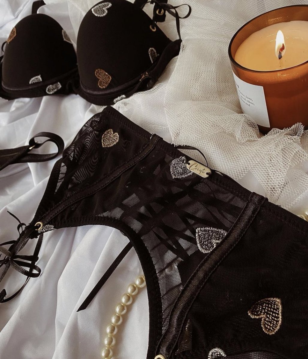 CondeLingerie's tweet photo. Si te gusta, dale like y Rt te enviaremos una sorpresa por Dm.  

¡Lo mereces todo!. Incluyendo este set exclusivo de conde lleno de corazones bordados en 3 tonos. 🖤🩶🤎 https://t.co/U7fFKH7ZjV