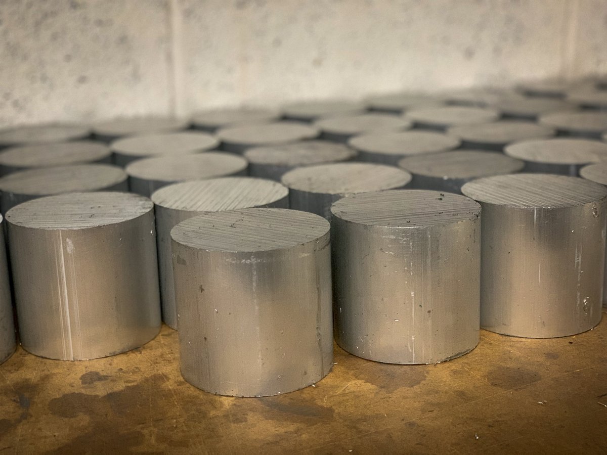 ATRProducts's tweet photo. From raw material to finished product..... These Fuel Filler Caps are available as vented / non vented and in a choice of colours. Available from https://t.co/y3n7bvvQLG #fuelcap #fuelsystem #sportscars #cars #rawmaterials https://t.co/4vKJqUZSbZ