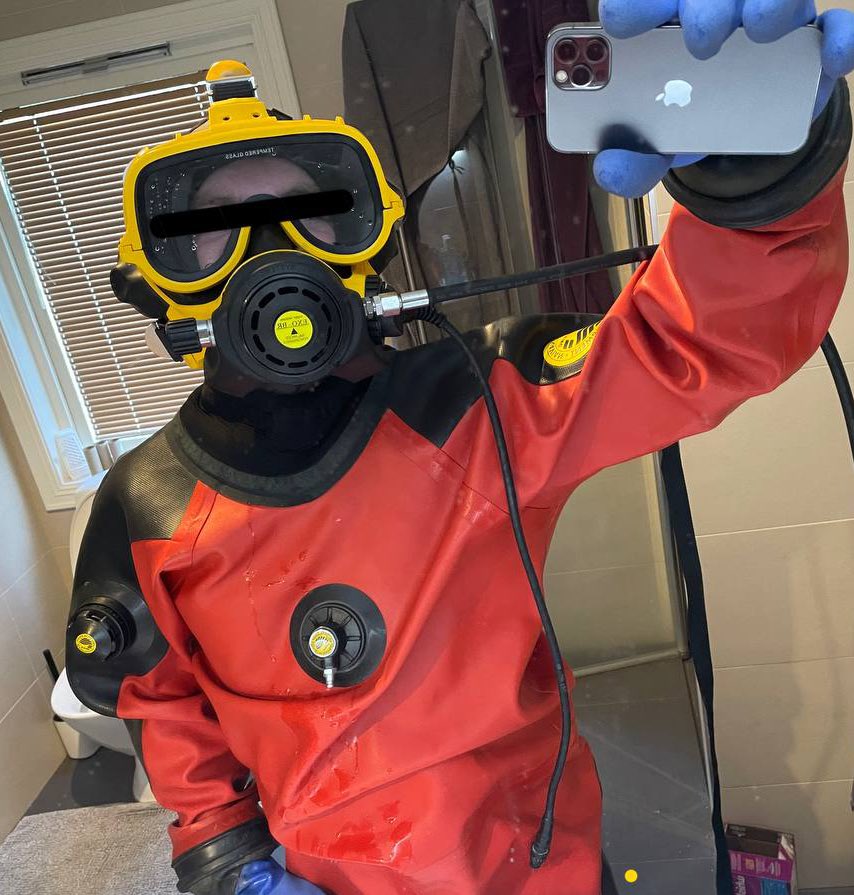 UwWuffy's tweet photo. New account, but veteran on twitter. Testing out the perfect combo! Kirby Morgan Exo 26 ffm and a Viking drysuit! Expect more like this and naughtier content on this account! 😈🤿💦🌊⛓️ https://t.co/39LITGk78X