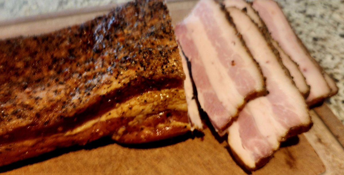 MikesBBQ3's tweet photo. 🐷Pepper Bacon🐷
I can't get enough when there is homemade bacon available. This is going into a BTL for lunch!!!
It's a long process but worth it in the end.
#mikesbbq3 #deliciousmeat https://t.co/FYfmq5B71O