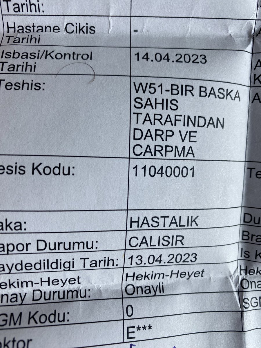 caucasianortho's tweet photo. Dün polikliniğimde darp edilip ölümle tehdit edildim. Ama şahıs hala serbest. Bugünde polikliniğime hasta kasatura ile girdi. Neden? Lazım olabilirmiş. Bişeylerin düzelmesi için birinin ölmesi mi lazım. Kime güveneceğiz? Kim bizi koruyacak? @saglikbakanligi @drfahrettinkoca https://t.co/Q2Okreb6Ud