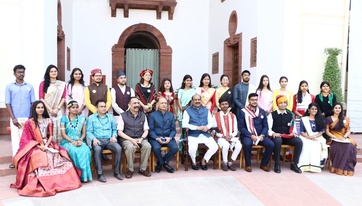 LokSabha_PRIDE's tweet photo. Shri Om Birla, Hon'ble Speaker, Lok Sabha, with the participants representing youth of our Country from the Dept. of Higher Education, Dept. of School Education, Dept. of Youth Affairs in paying homage to Dr. B.R. #Ambedkar on his Birth Anniversary in the Parliament House. https://t.co/cwm6UgMBwu