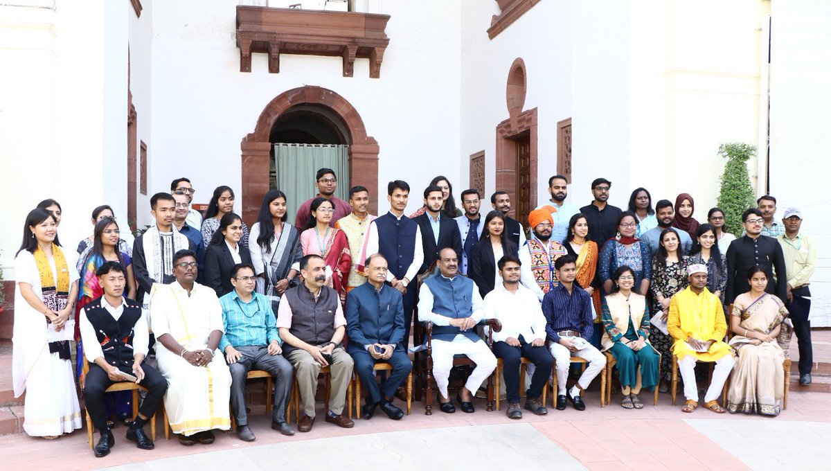 LokSabha_PRIDE's tweet photo. Shri Om Birla, Hon'ble Speaker, Lok Sabha, with the participants representing youth of our Country from the Dept. of Higher Education, Dept. of School Education, Dept. of Youth Affairs in paying homage to Dr. B.R. #Ambedkar on his Birth Anniversary in the Parliament House. https://t.co/cwm6UgMBwu