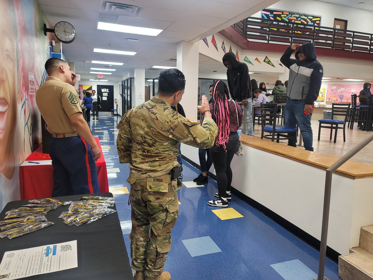 FwcaPrincipal's tweet photo. @USMC educating our students.
#tca #fwca #graduatingthinkers #Marines https://t.co/p3O6OJa1CQ