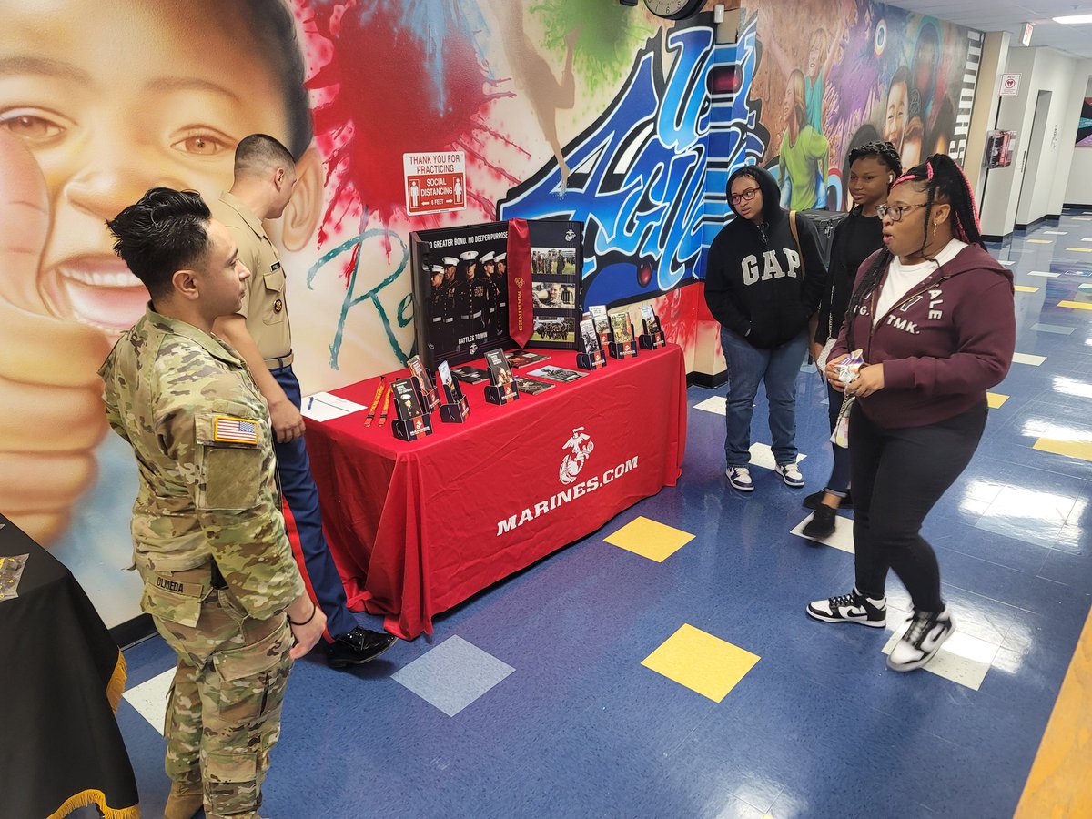 FwcaPrincipal's tweet photo. @USMC educating our students.
#tca #fwca #graduatingthinkers #Marines https://t.co/p3O6OJa1CQ