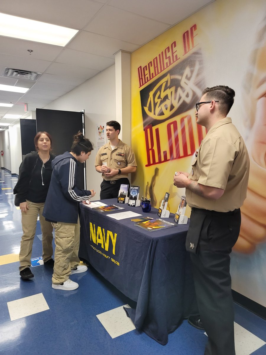 FwcaPrincipal's tweet photo. Thank you @USNavy for stopping by!
#tca #fwca #graduatingthinkers #navy #Militarycareer https://t.co/MlyzLTcVKQ