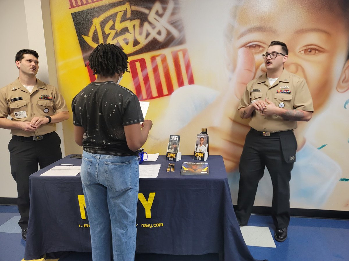 FwcaPrincipal's tweet photo. Thank you @USNavy for stopping by!
#tca #fwca #graduatingthinkers #navy #Militarycareer https://t.co/MlyzLTcVKQ