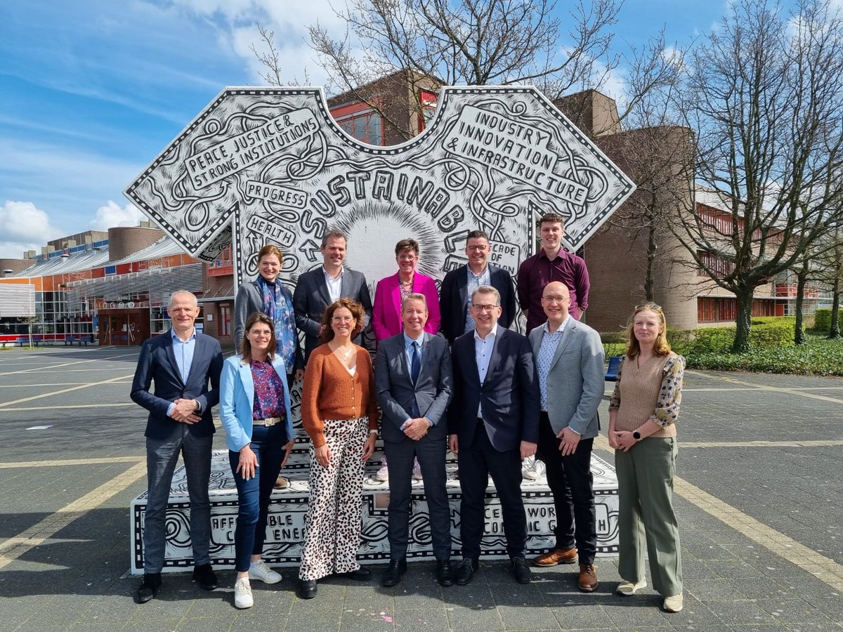 ZeelandinDH's tweet photo. Werkbezoek over physician assistants met @jacquelinevdhil aan SVRZ en @HZUniversity. Ook onderdeel van Wind in de Zeilen, dus @gem_vlissingen was erbij. https://t.co/Ba9iFVLw2b