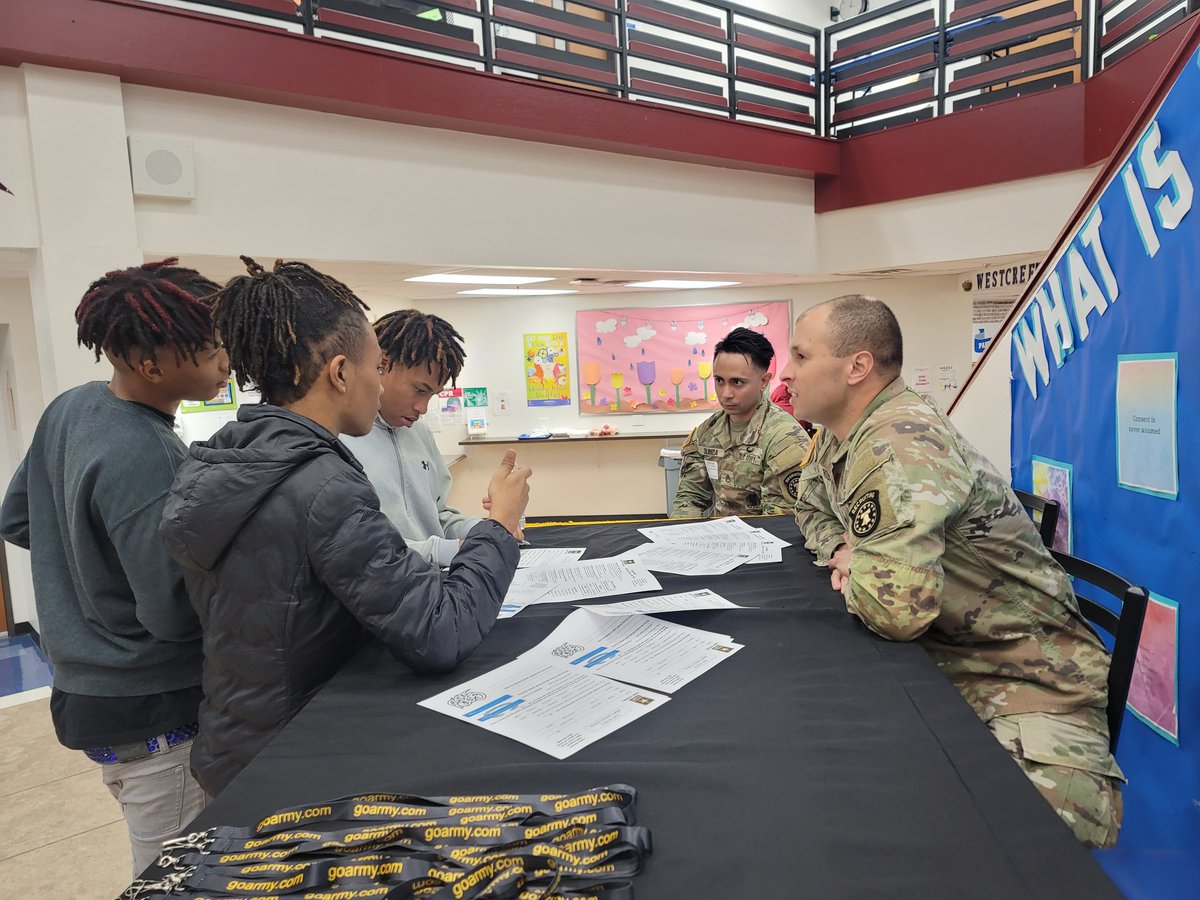 FwcaPrincipal's tweet photo. Today was @USArmy day!
#TexansCan #fwca #graduatingthinkers #tcaWestcreek #armystrong https://t.co/YflT3URRdL