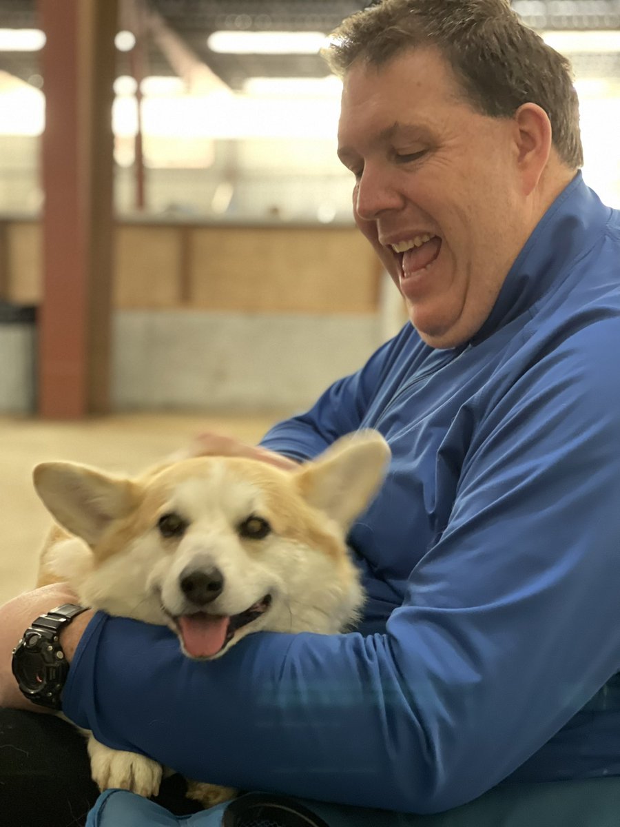 #FlashbackFriday to more agility pictures. 

Daddy gives the best post-run head scritches. 

#CarsonTheCorgi #AgilityDog #CorgiCrew