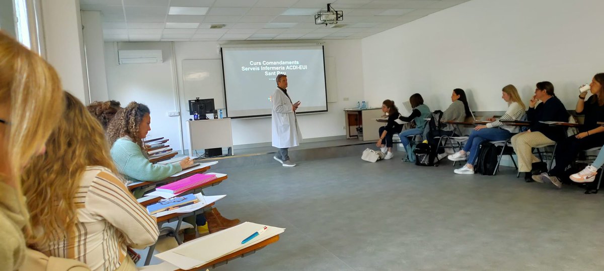 HospitalSantPau's tweet photo. 🔝 Master Class del Dr. Adrià Comella al #CursComandamentsInfermers @ACDI @EUISantPau, abordant les fases de disseny d'un Pla Estratègic per assolir allò que volem ser en un futur com a Institució.
Sumem tots els agents implicats per aconseguir el canvi. #OrgullSantPau https://t.co/oPLwOcsX2f