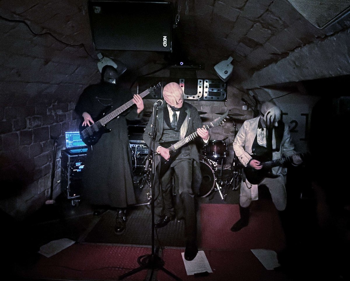 weareexanimis's tweet photo. Thank you all for our first show ever! 🖤 And thank you @Le_Klub plus @Mormieben and @Phoebus_knight https://t.co/zIJMkh5bsp