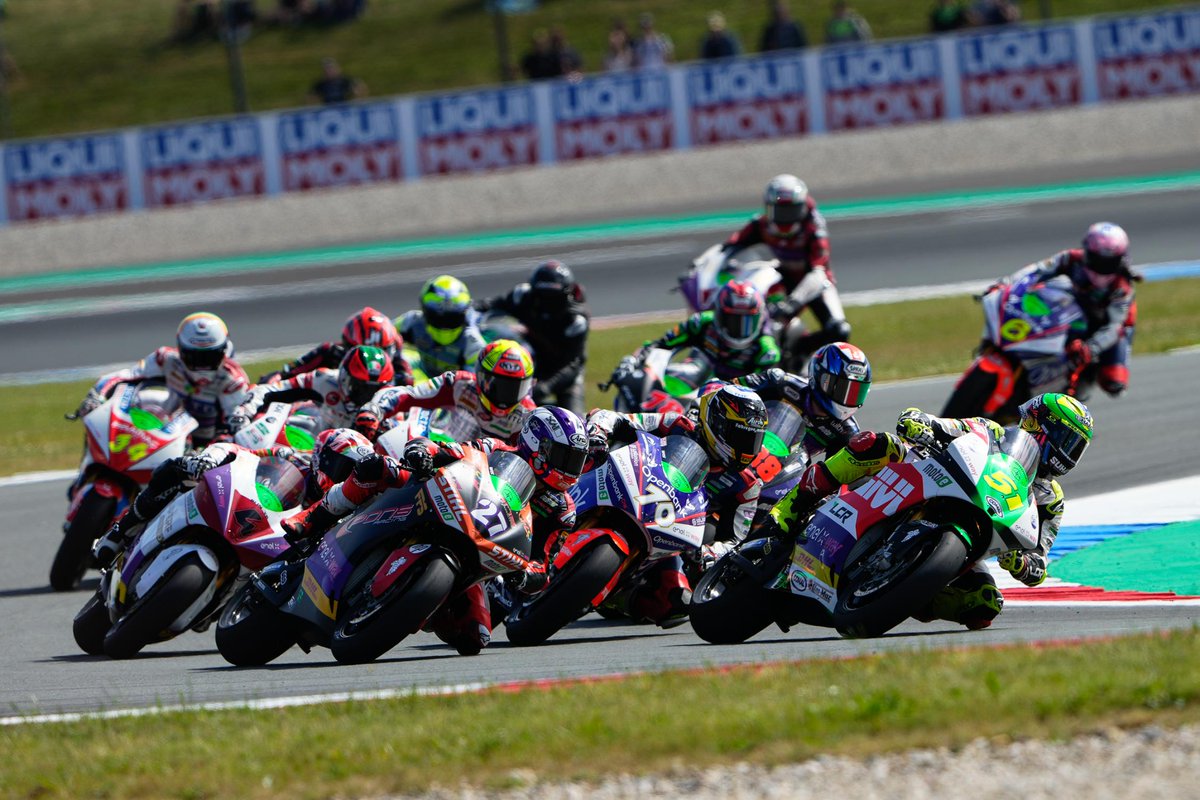 MotoEofficial's tweet image. 🔙🇳🇱 @DomiAegerter77 extended his 2022 #MotoE World Cup points lead by winning an all-time thriller in Race 1 at the Motul TT Assen!

The Swiss nearly crashed at the final lap, but finally managed to end the race ahead of @ericgranado and Casadei! ⚡

#2022recap