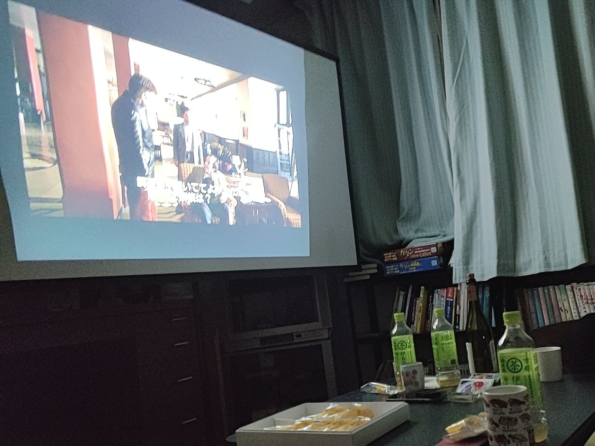 keisuiryo's tweet photo. 4/8に入寮式があり、その後映画鑑賞会が開かれました。
Shiningというホラー映画を皆で鑑賞したことで、親睦が深まりました。 https://t.co/VSJAYgqVlF