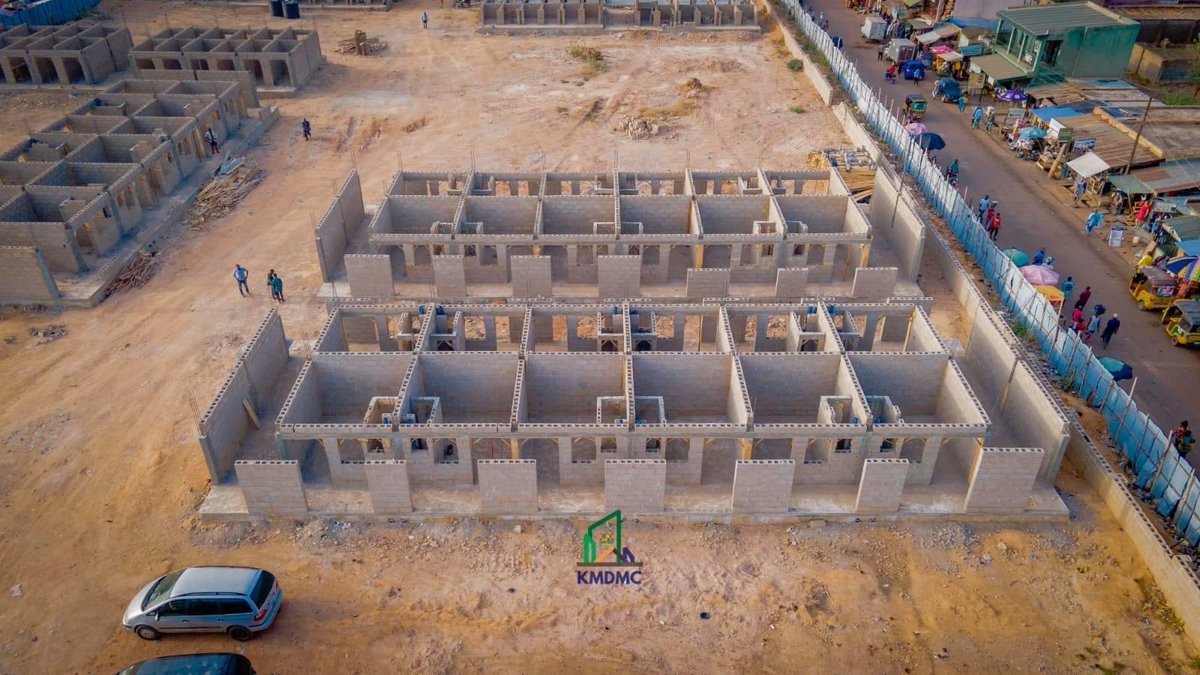 Ravevebalagoro1's tweet photo. Project update: SABON TASHA MARKET
Location: Chikun LGA
Completion Status: 38%
#Shopsforall
Item of Work: Superstructure works across all blocks are ongoing. Additionally, roofing and plastering of the administrative block has been completed. https://t.co/FKRLASp6rJ