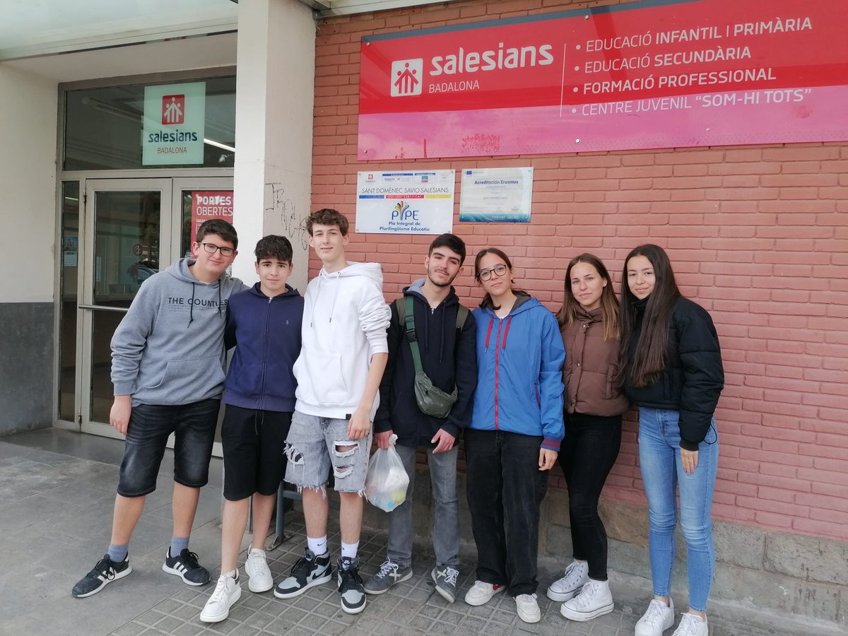 salesiansBDN's tweet photo. 🏆 | Alumnes de 3r i 4t d'#ESO participen aquesta tarda a la final de la #CopaCangur2023 de resolució per equips de problemes matemàtics a Montmeló. La competició constarà de dues semifinals i la final. Hi ha 30 instituts i escoles de tota Catalunya classificats . Sort equip! https://t.co/Zt1FZzHnlh