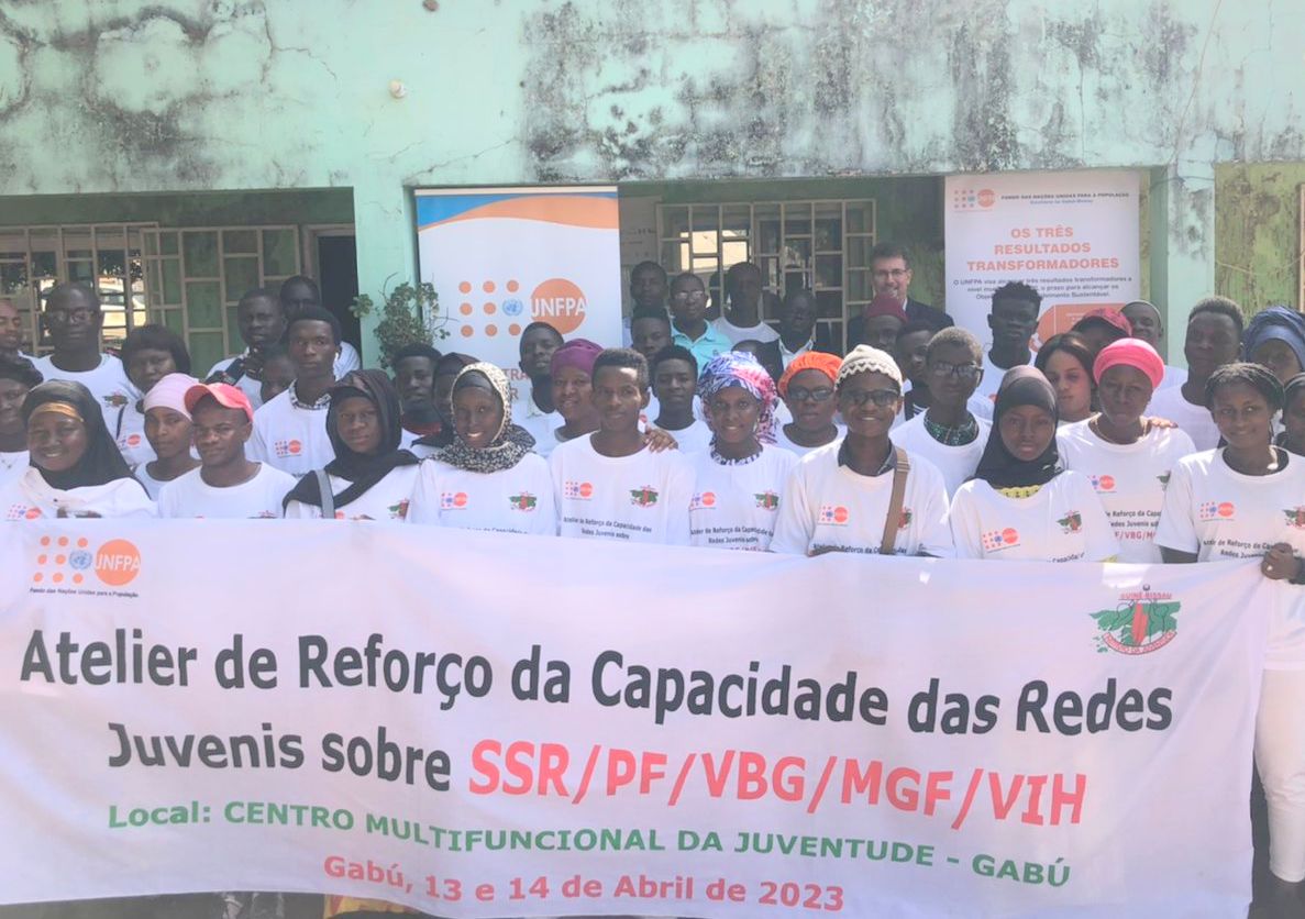 UNFPAGNB's tweet photo. A Peer educators' capacity building workshop started today, for 40 young people from 4 #YOUTH networks aimed at strengthening their capacity on #SSR, #FP, #GBV and #FGM, with participants expected to subsequently carry out community awareness raising.
#ForTheGoals #ForTheYouth https://t.co/ZWY6XkhpK6