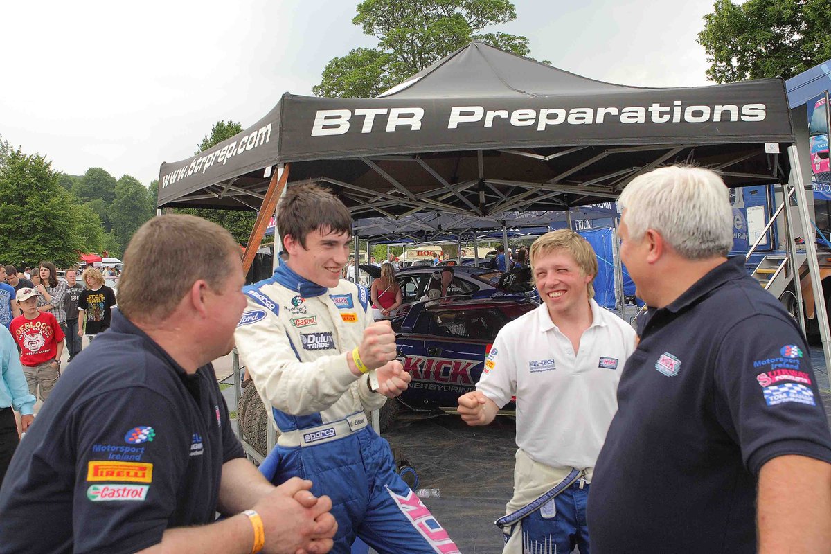 Much soul searching and over the past 24hrs.

When we lost Jaffa in 2012 I thought I would never feel darkness and emptiness like that again, but yesterday it returned.
My favourite photo hopefully sums up the happiness and laughter they are both sharing once again.#RIPCraigBreen