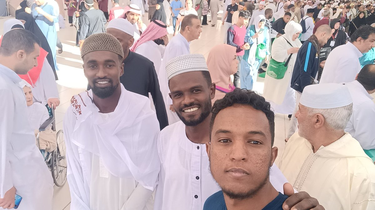 MoAlasmer's tweet photo. يومٌ خالص هُناك في مدي��ته الشريفه عليه أفضل الصلاة والسلام 
اللهم بلغنا المقاصد بحق هذا الشهر الكريم https://t.co/BVkA5bb6cj