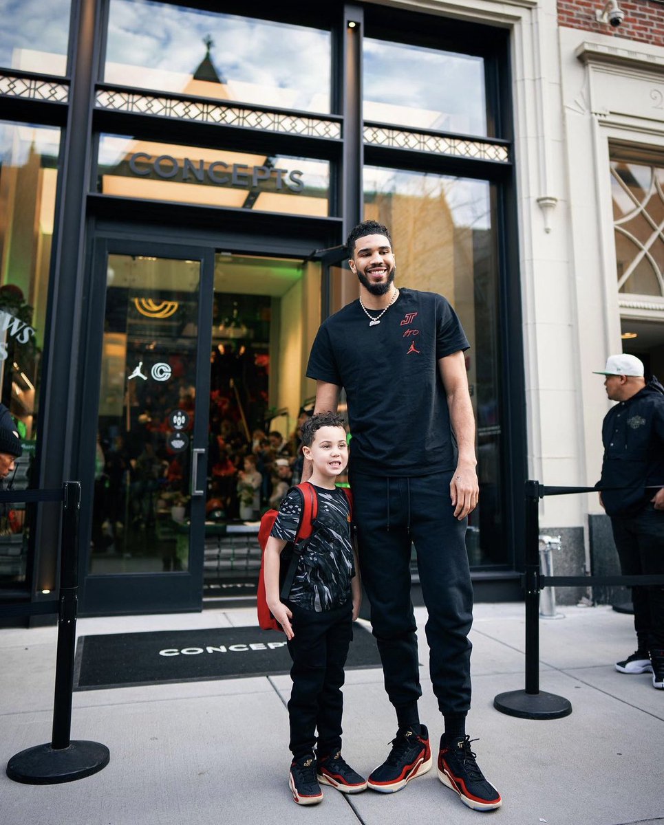 Jamiersen's tweet photo. Thank you to @Jumpman23 for having me out to Boston to host Day 1 of the Launch of the @jaytatum0 signature shoe the ‘Tatum 1’! 🔥

A full circle moment for me. 💫 I used to be the person putting these events together, and suggesting talent. Now able to be the Talent. God is good https://t.co/o1d2VtU9mK