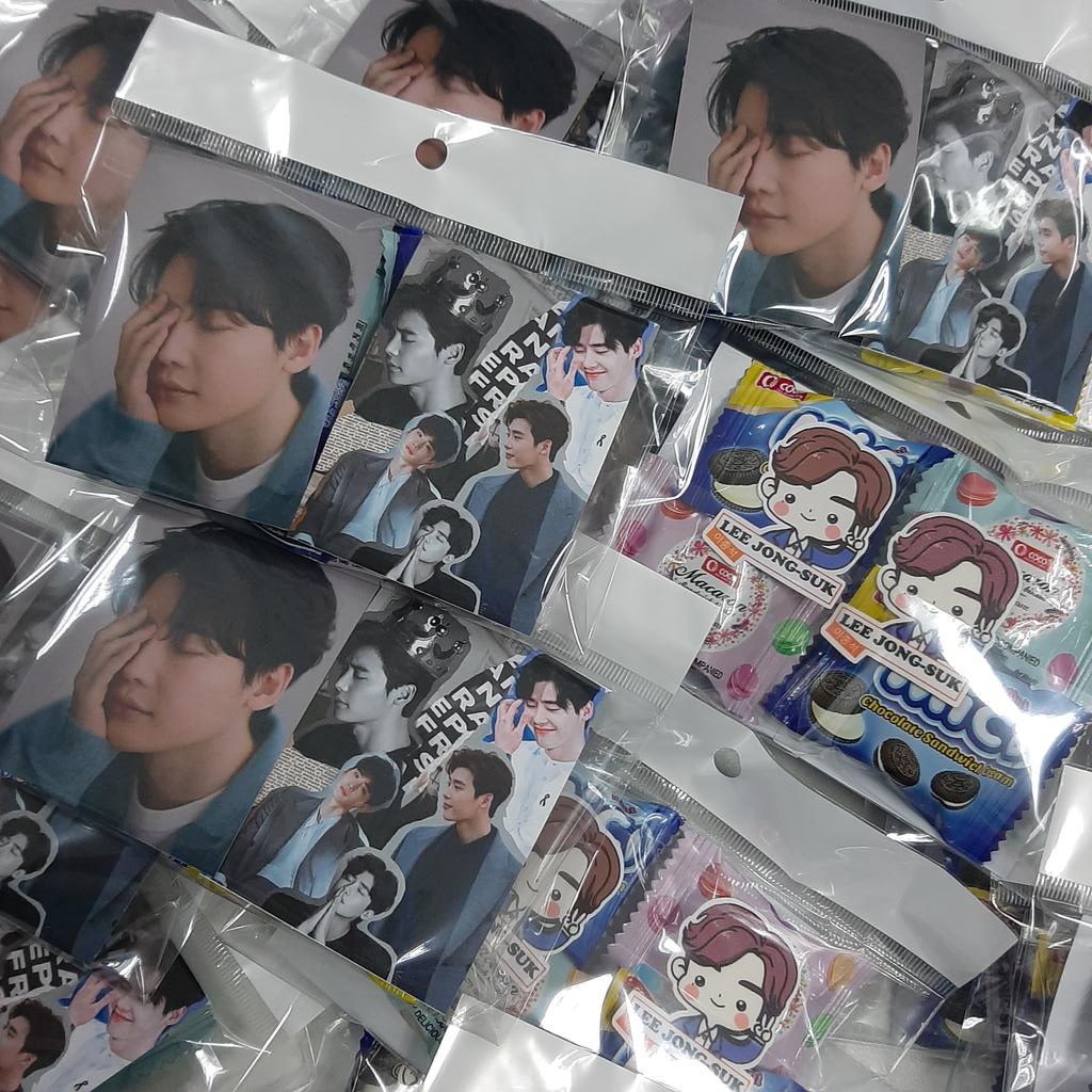 maldita_27's tweet photo. Hi PH seukkies! To celebrate my first fanmeet experience, I'll be giving away small gifts for you guys 💙

   💙 Limited quantity
   💙 to claim, RT &amp; LIKE this tweet and show on d-day
   💙 Time &amp; Place TBA
— rt and like to spread!
 See you on apr 16 🥰
#LeeJongSukInManila https://t.co/HNrZC1aGks