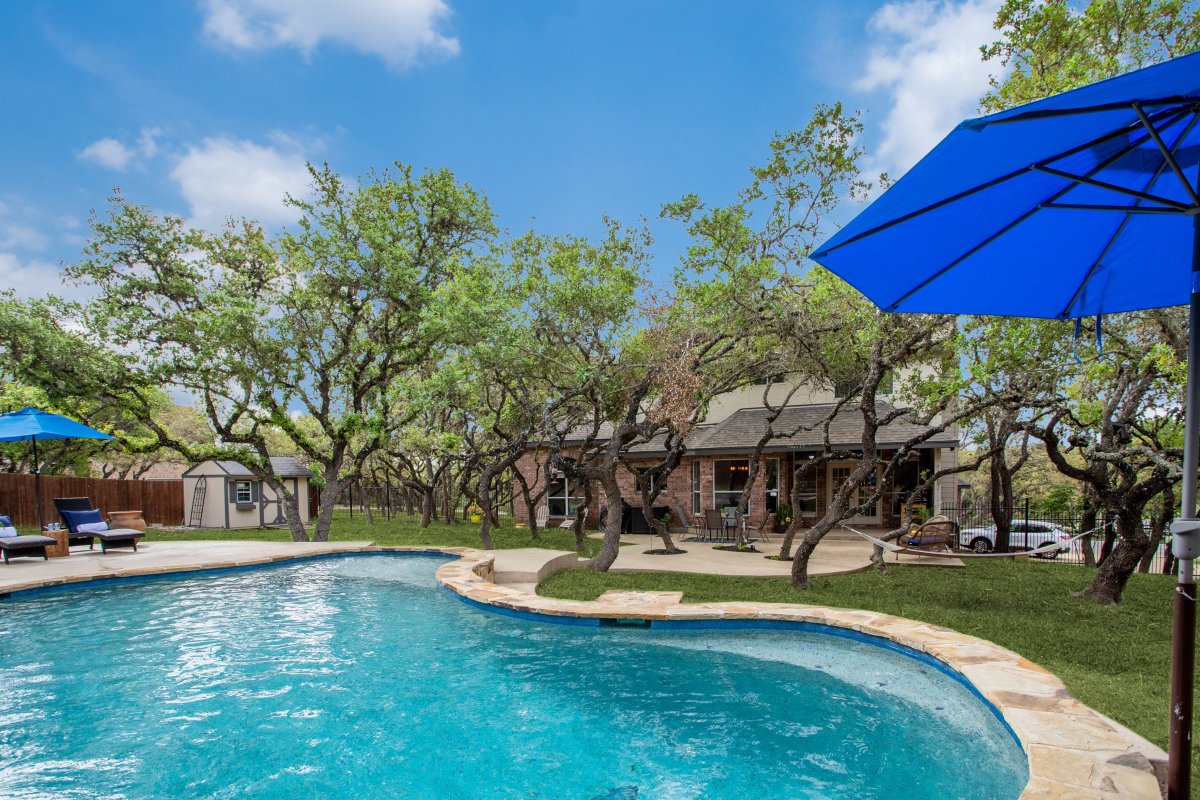 kariannewrites's tweet photo. JUST LISTED! #poolhome in a #golfcourse community with hiking trails, playgrounds, and highly rated schools just outside San Antonio. Click the link to view more pics!
https://t.co/U4FjXS8umN via @brivity https://t.co/UsZea3jaP1
