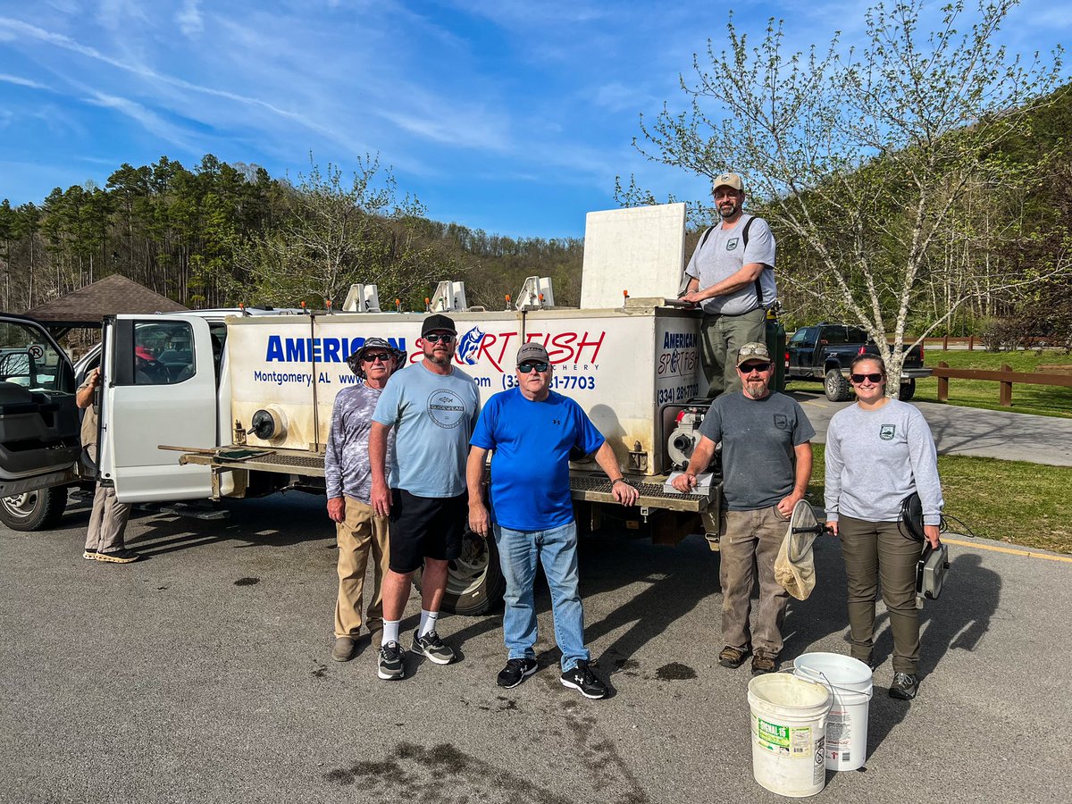 jasonkinner1's tweet photo. We started a local conservation effort about 16 months ago that turned in to a non-profit. Today in a partnership with the @kyfishwildlife we helped secure funding for 50,000 Threadfin shad. ๐ฃ #Conservation #Fishing #PayItFwd #IfEnoughPeopleCare #Lurenet #KYProud #LeaveItBetter https://t.co/KdKlOxYPLa