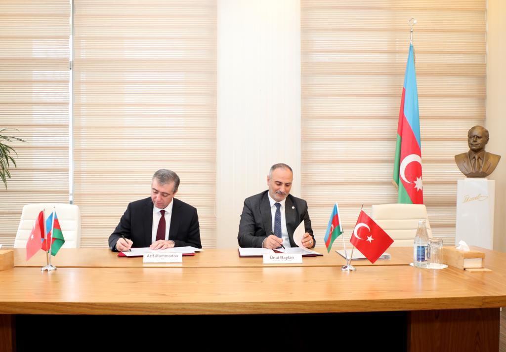 MaritimeAz's tweet photo. Dövlət Dəniz və Liman Agentliyi ilə Türkiyənin  Nəqliyyat və İnfrastruktur Nazirliyinin Dənizçilik Baş İdarəsi arasında Anlaşma Memorandumu imzalanıb.
Ətraflı: https://t.co/pKOMNzQHwW
#DDLA https://t.co/J5TD071VGD