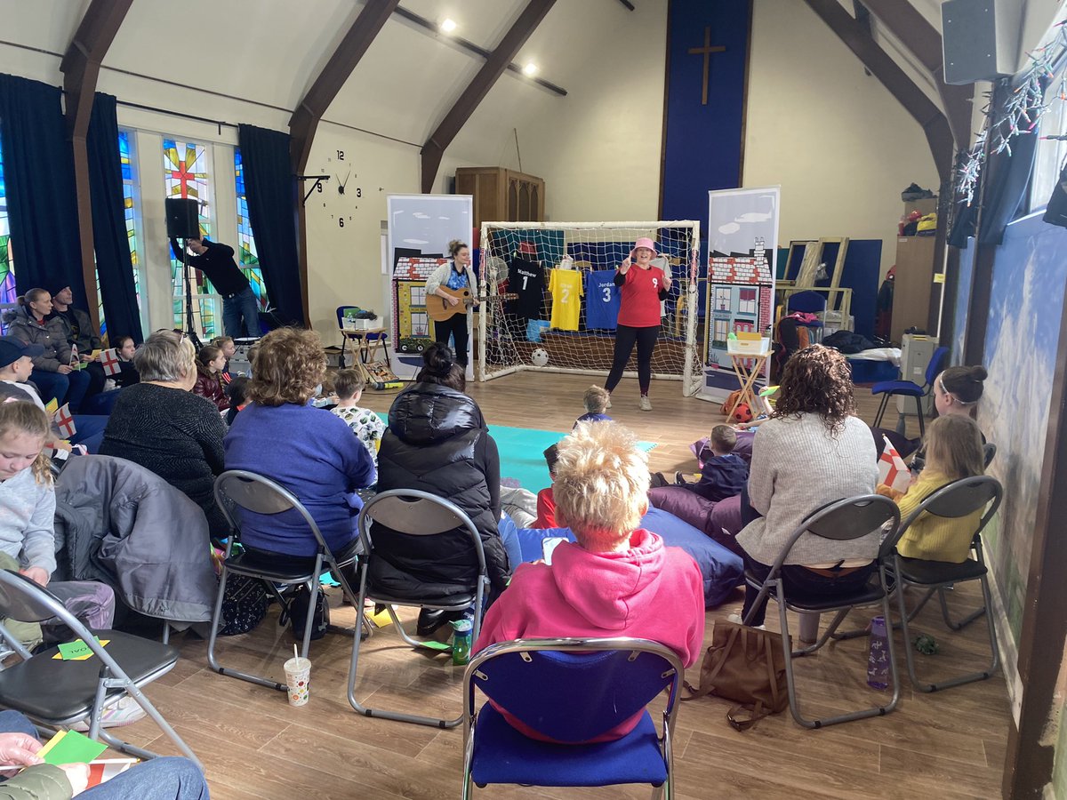 we_make_culture's tweet image. Well, that was a riot! Today we took #SweetCaroline to @ChurchGrindon and performed for a sold out crowd, including our pals from @kinshipca ❤️

It was so fun- thanks everyone for coming along and sharing our story. 

@Cultural_Spring #Bitesize