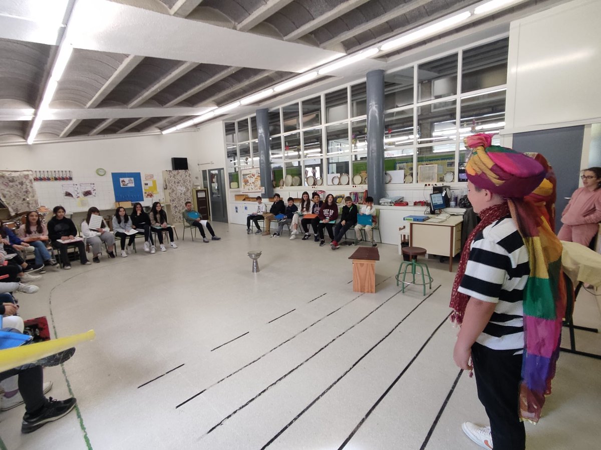 galis_esc's tweet photo. Warming up for the #SpringFestivalPrat! 🌸🌼We will be waiting for you, come and dress up as a royal Indian queen or king! 🇮🇳
#CompartimInterseccions #elprat https://t.co/nMdhWnCIw8
