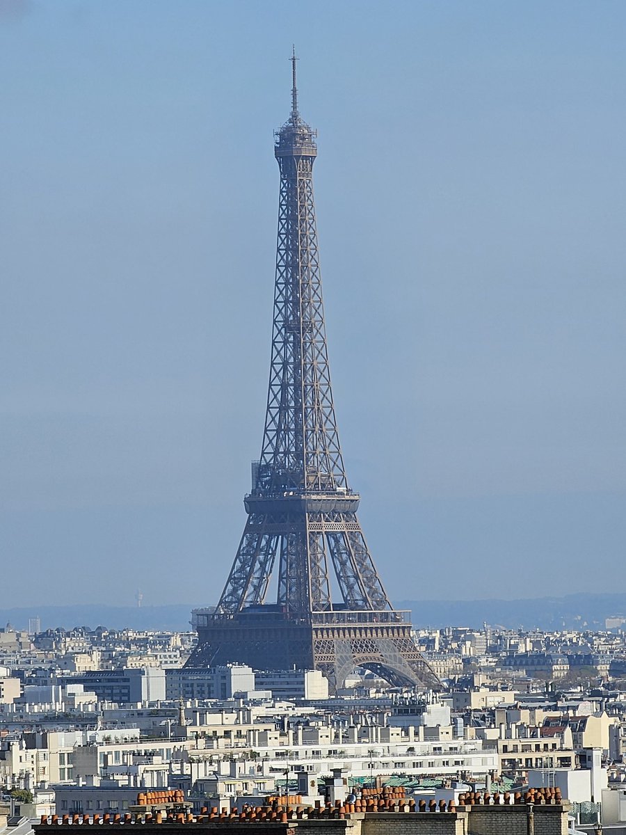 md_vit's tweet photo. #Viajando
#Paris 
#TorreEiffel
Diferentes perspectivas... https://t.co/zNalZaKoWl