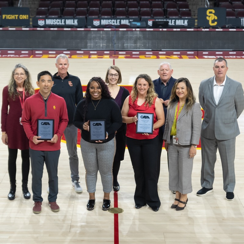USC_Athletics's tweet photo. USC athletic trainers Jon Yonamine, Erin Tillman and Lauren Crawford were officially presented with the 2023 Life Saver Award from @CATA_D8 for the care they provided to @USC_Hoops freshman Vince Iwuchukwu last summer ❤️💛