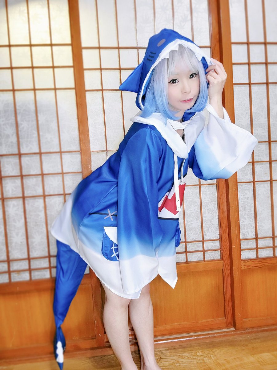 LinglingCosplay's tweet photo. First to try it! 🦈° Gawr Gura🔱 (≧ω≦)/~°

This weekend 2023/04/16 
Lingling will be host on hololive Cosplay party!

Cos-Show
https://t.co/cLwJkOaAlQ

#A #GawrGura #hololive #VtuberCosplay 
#噶嗚古拉 #鯊鯊 #出沒注意 #活動主持 #cosplayParty #CosShow #遊戲橘子 https://t.co/i9hnnwFurZ