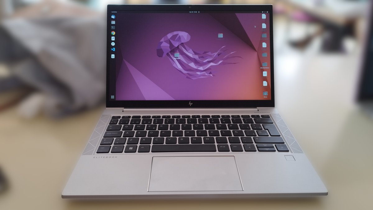 podcastlinux's tweet photo. ¡Menuda sorpresa me he llevado en el cole!
Una alumna en prácticas utiliza GNU/Linux en su portátil. 😃👌
¿En tu entorno cercano alguien más utiliza GNU/Linux? https://t.co/y3aENmTP6K