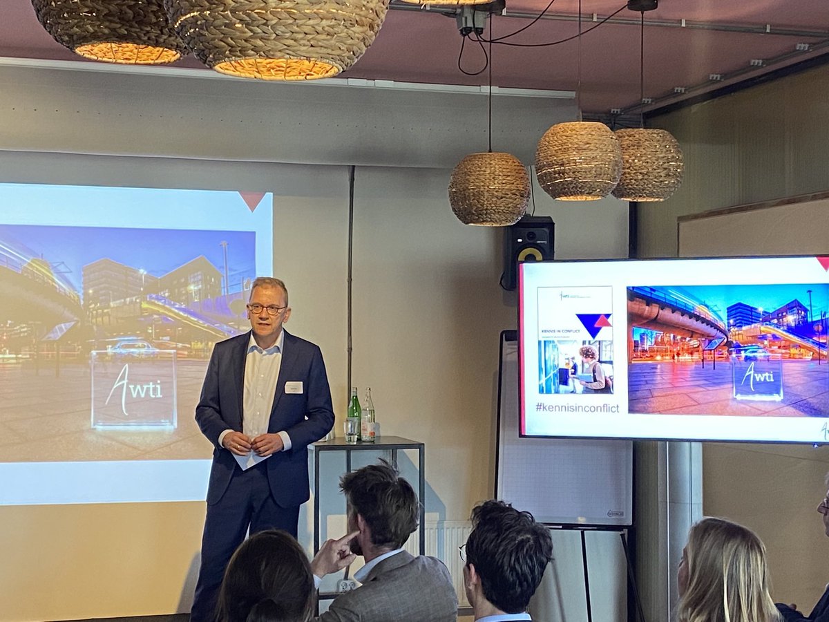 eppobruins's tweet photo. Nu bij ons @AdviesraadWTI seminar in 070 om met elkaar te spreken over kennisveiligheid met aanwezigen uit kennisinstellingen, bedrijfsleven, ministeries en overheidsdiensten. https://t.co/qEAtEZsHWa